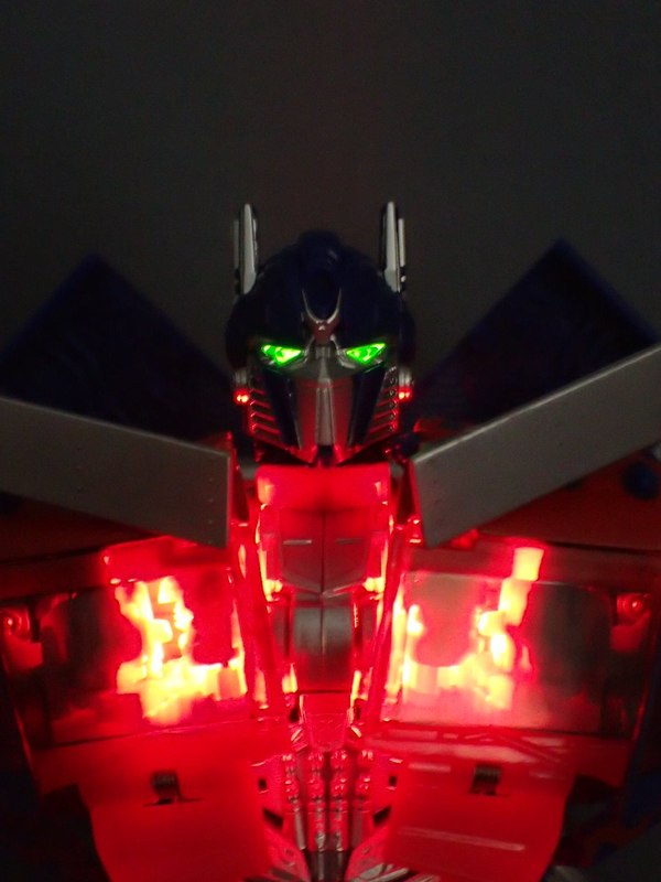 MB 11 Optimus Prime Takara Movie The Best In Hand Images  (7 of 17)